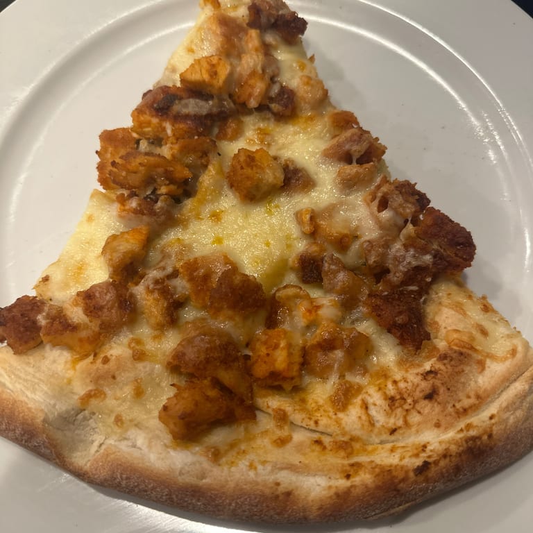 Spicy Buffalo Pizza: A Crowd Favorite